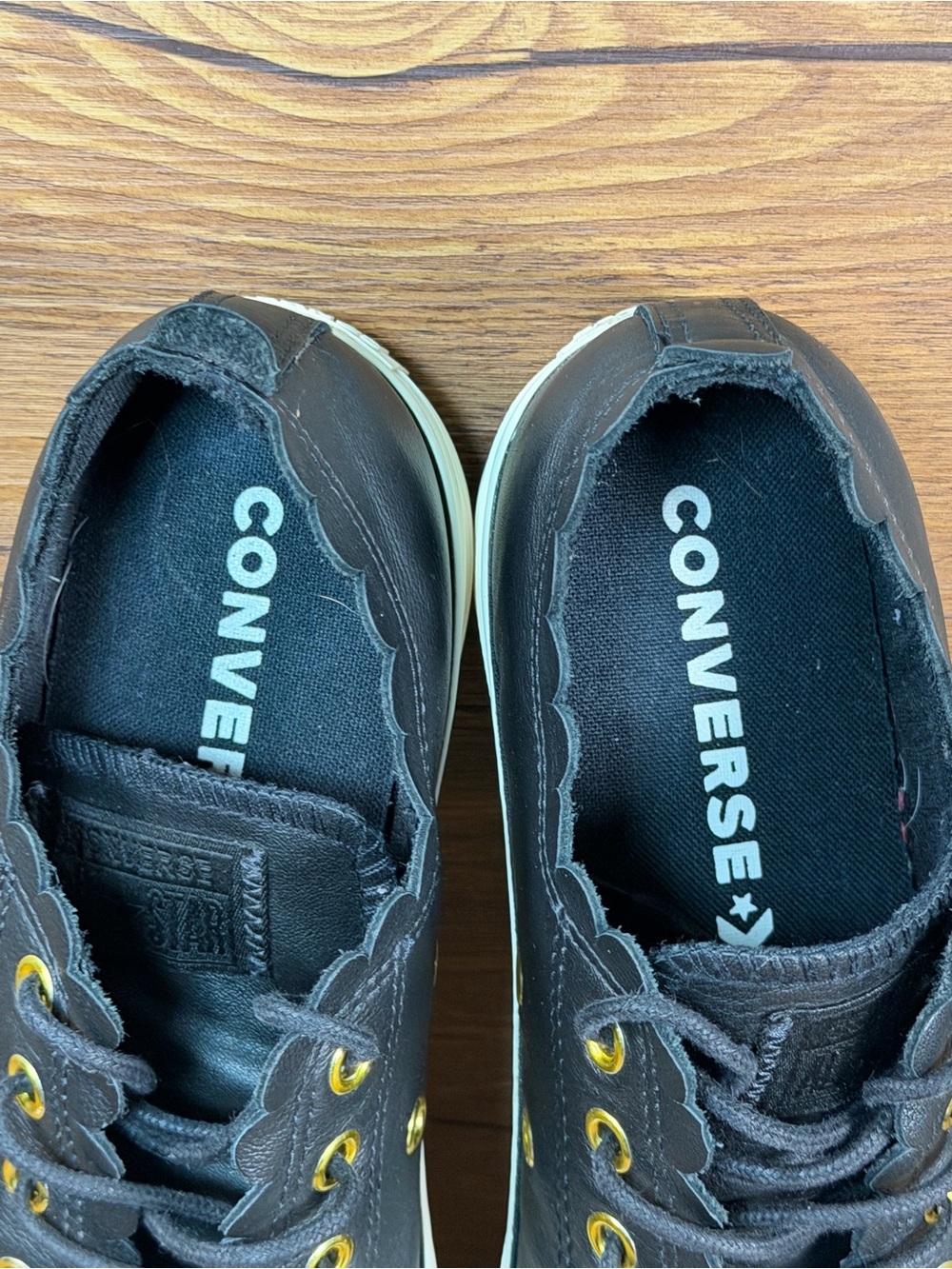 Converse‎ ‘Frilly’ Leather Low Top Sneakers Women’s Size 9 Shoes - Picture 8 of 10